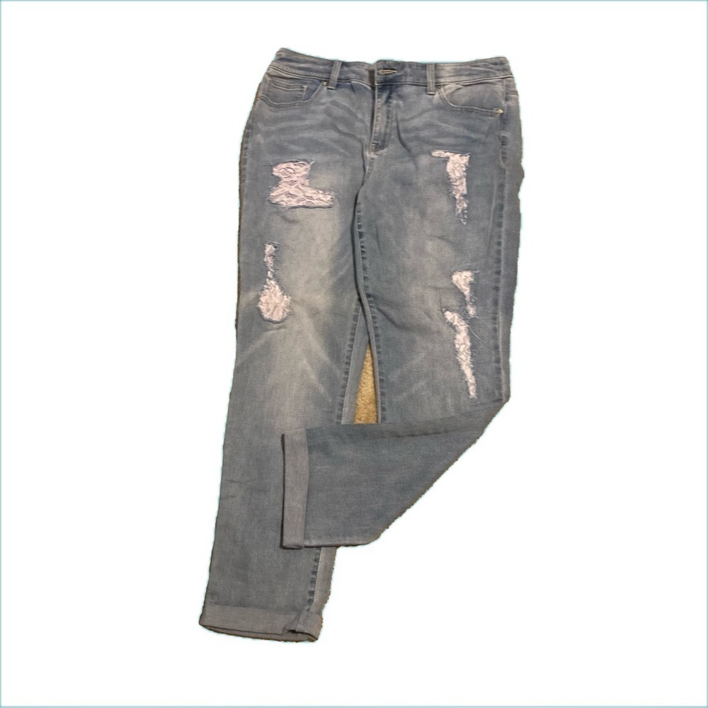 Chicos platinum ankle jeans. Lace detail on front. Rolled cuff. Size 1